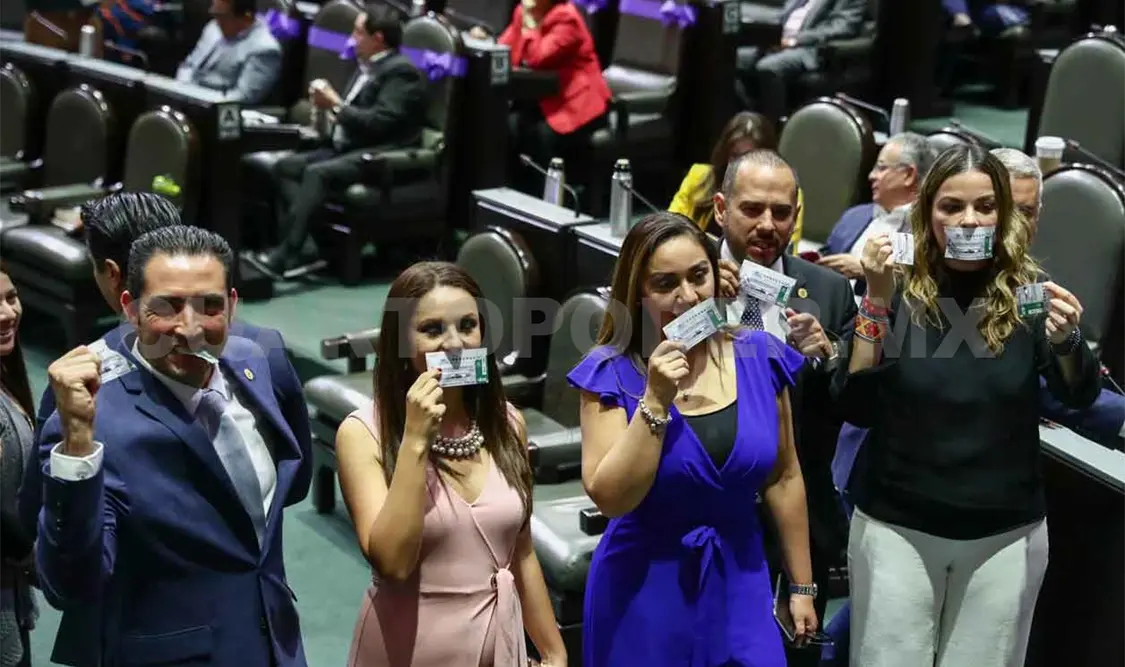Diputados rompen cachitos de la rifa