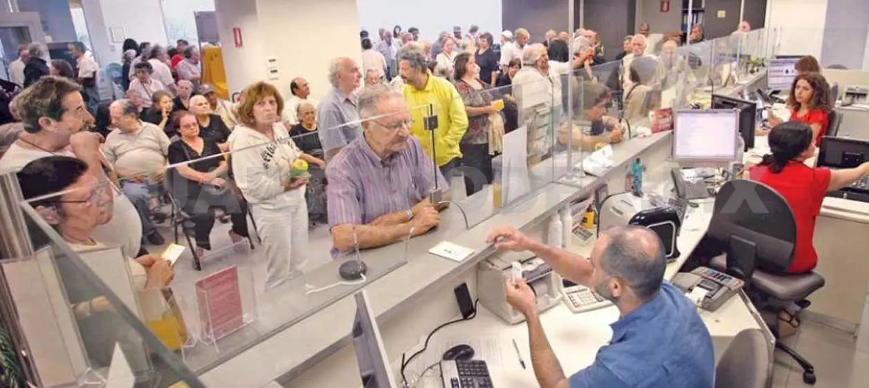 La estrategia de los bancos es llegar a la población que aún no tiene servicios financieros a través de corresponsales bancarios. Twitter