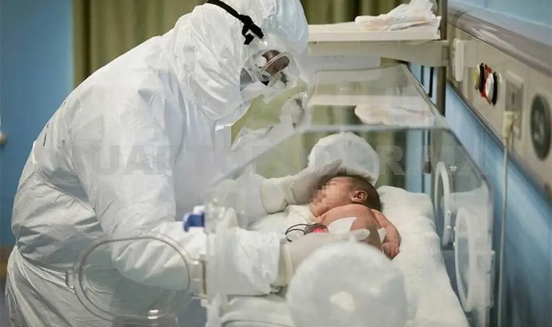 Un bebé recién nacido es la persona más joven en el Reino Unido y en el mundo en dar positivo por coronavirus. El Universal