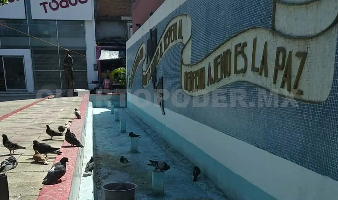 La fuente luce sin vida al no contar con el agua fluyendo. Ricardo López / CP