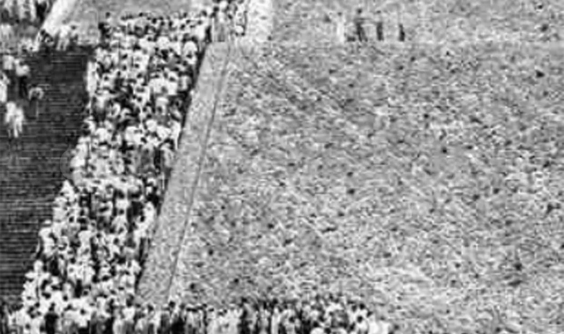 Multitudinaria afluencia en la zona arqueológica de Teotihuacán por el equinoccio de primavera en 2007. Cortesía