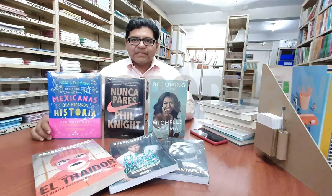 Sánchez Esquinca invitó a la población a leer, al menos, uno de los 12 libros antes mencionados. Adolfo Abosaid / CP