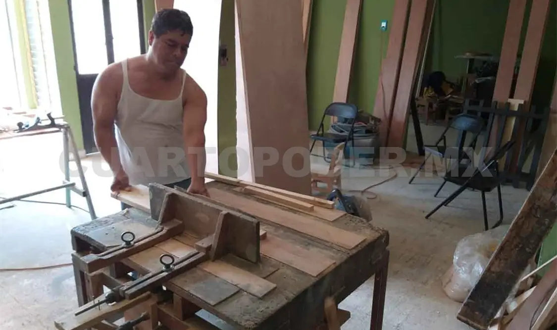 Don Alfredo, 20 años trabajando la madera