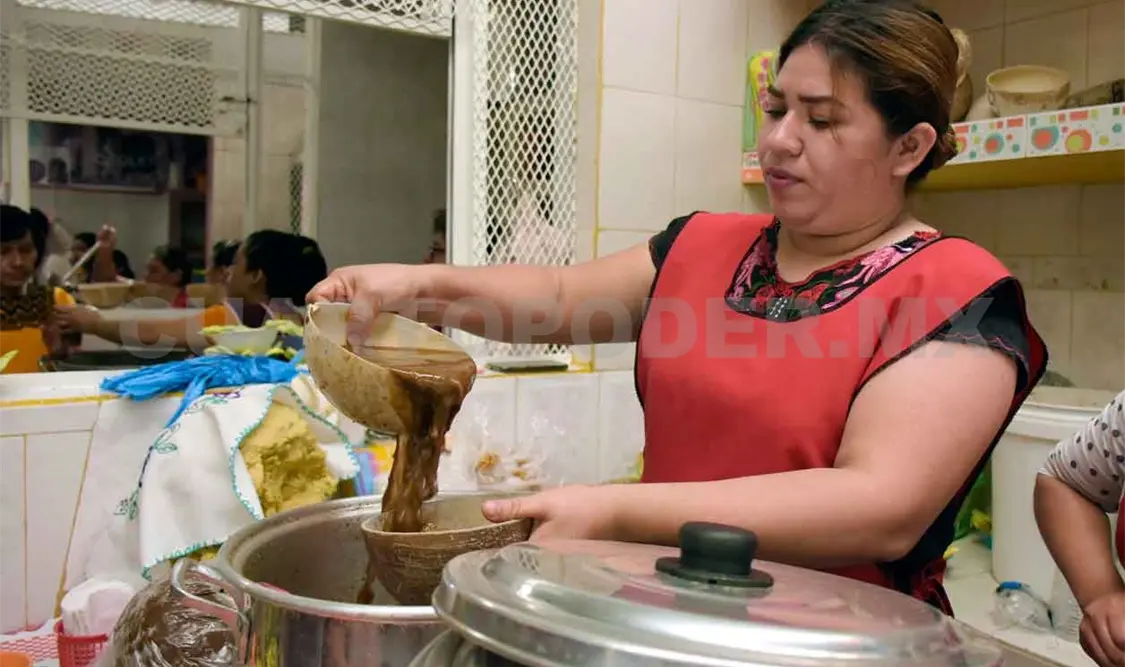 Capitalinos celebran el Día del Pozol