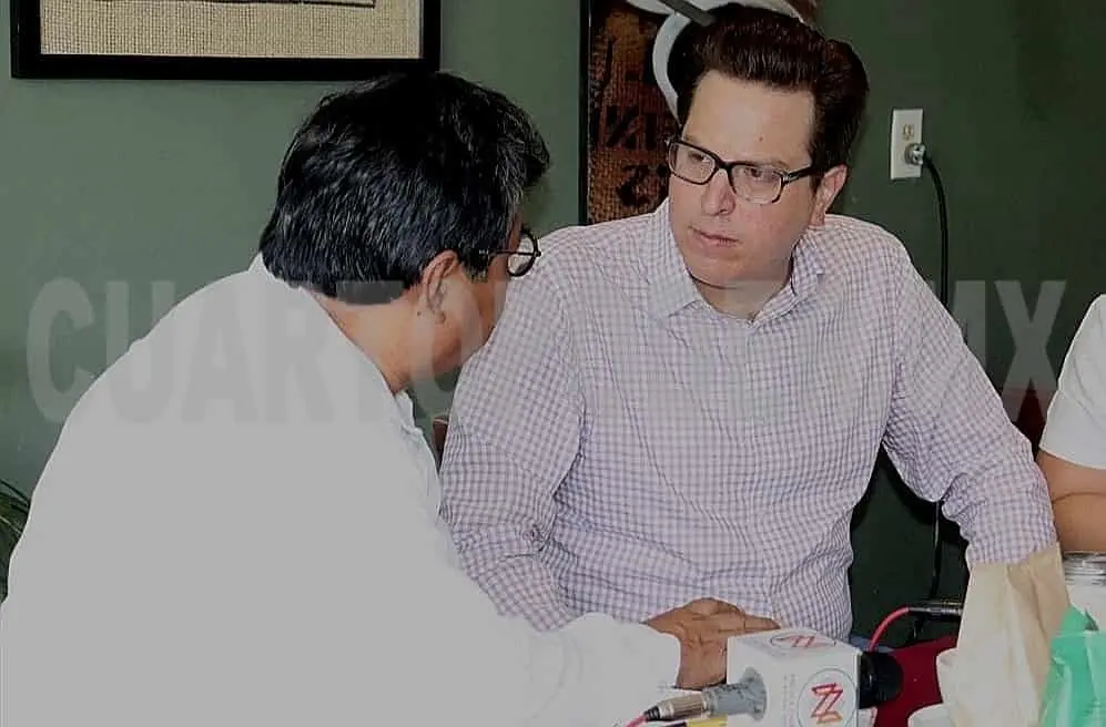 El diputado Juan Camacho Velasco recorrió la unidad médica y el área que se habilitó para atender el brote de Covid-19. Cortesía