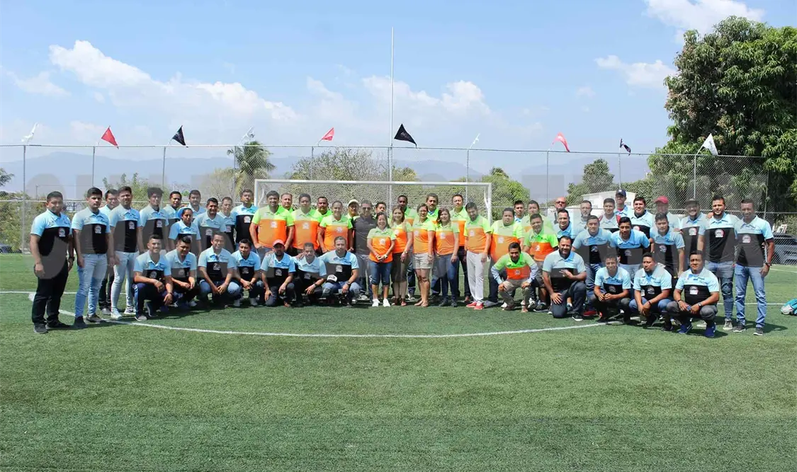 La coordinación estatal hizo entrega de los uniformes que los árbitros deberán portar en cada uno de los juegos. Cortesía