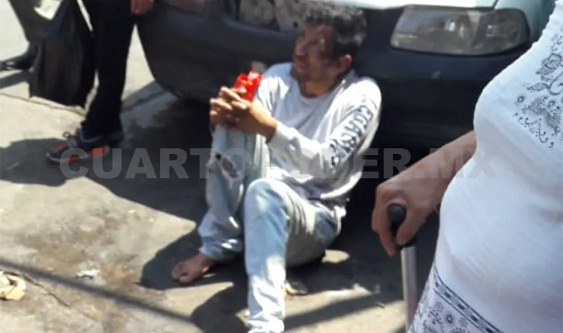 El amante de lo ajeno fue golpeado y sometido por las enfurecidas personas. Ulises López / CP