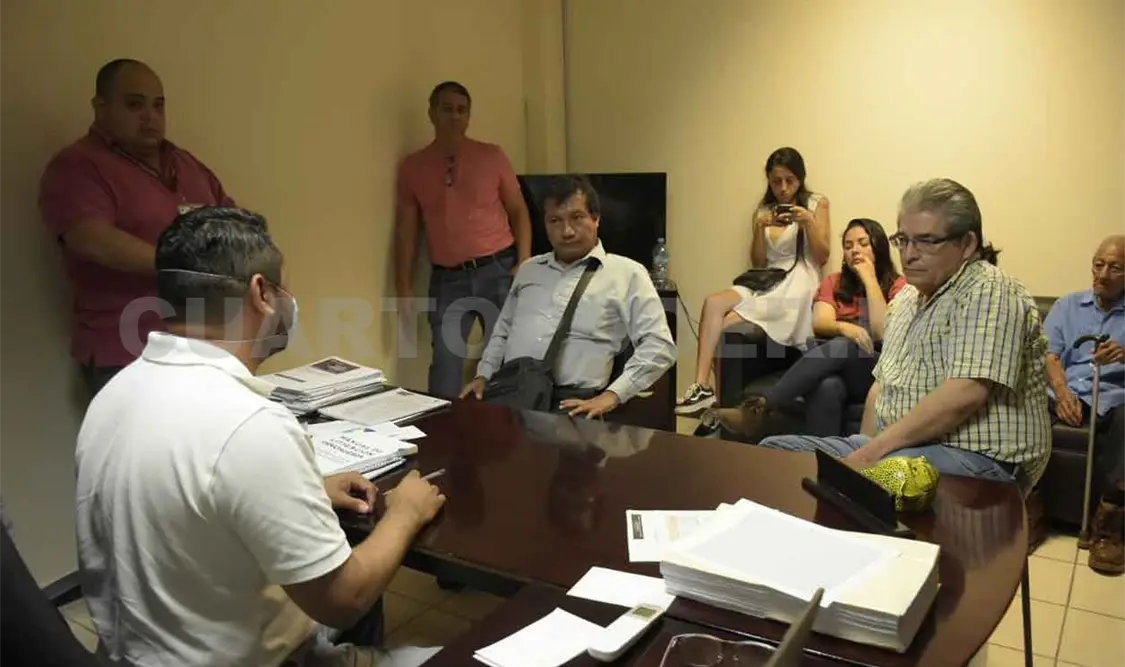 Investigarán a policías agresores de periodista