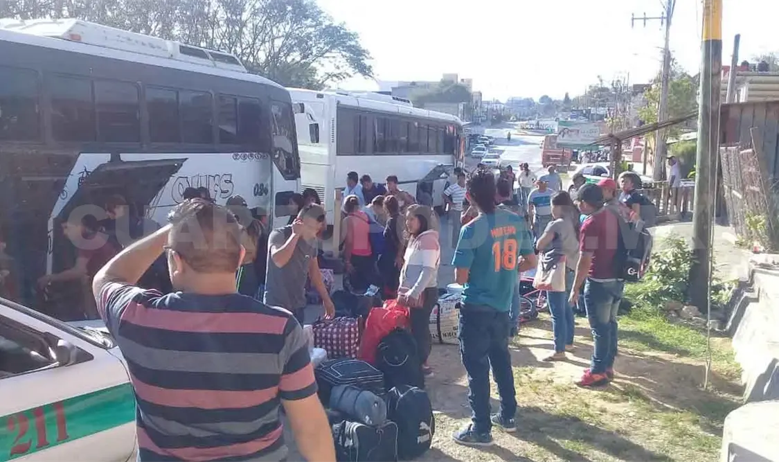 Cientos de trabajadores retornan a comunidades