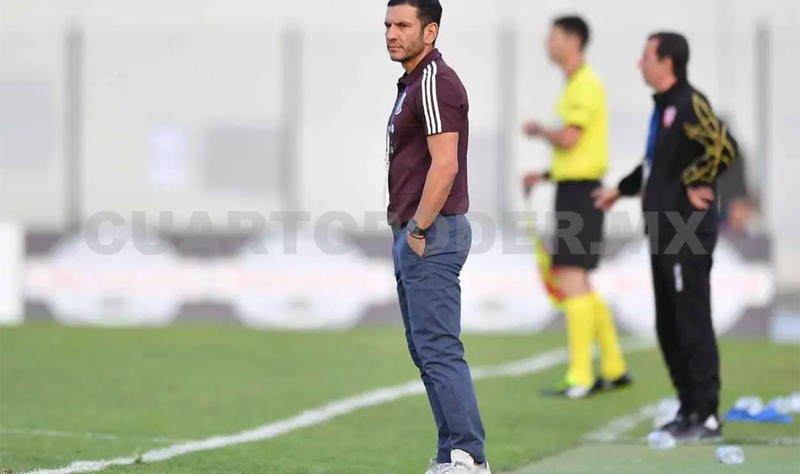 Lozano tendría que replantear equipo
