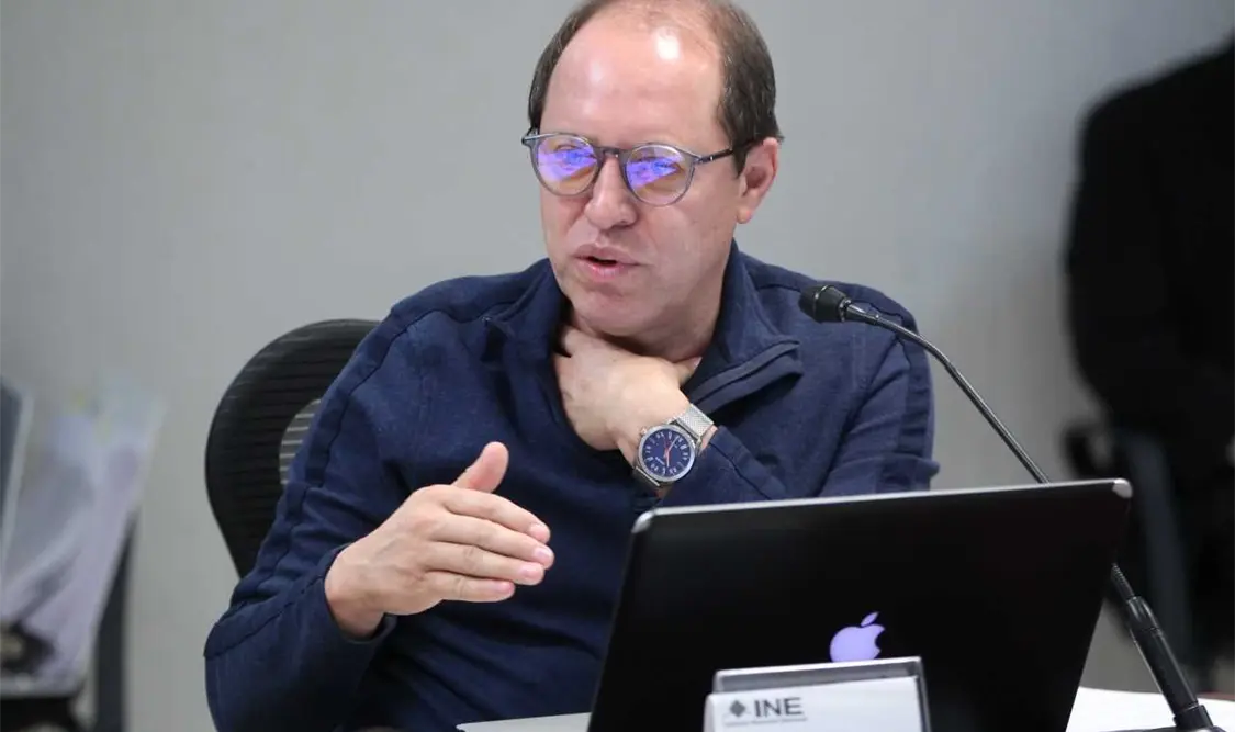 El consejero Marco Antonio Baños, informó sobre la suspensión temporal del procedimiento. Cortesía