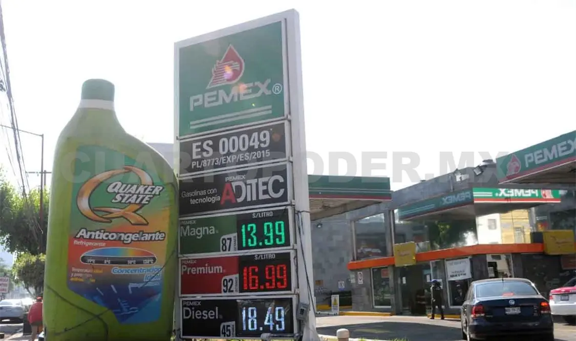 Precios bajos de gasolina por caída del petróleo