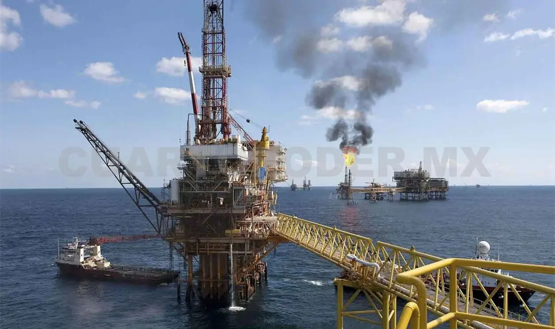 Fitch baja calificación a Pemex