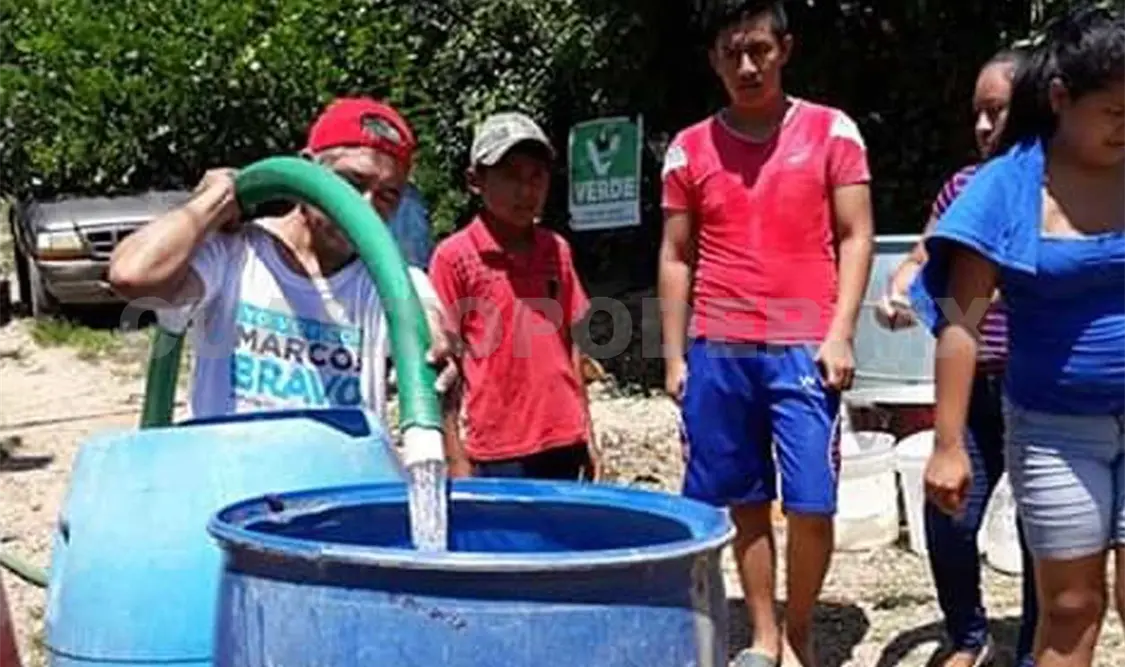 Los habitantes de la colonia se ven en la necesidad de comprar el agua con los servicios de pipas. Cortesía