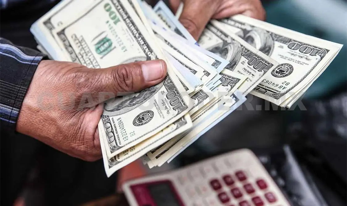 Dólar sacude al peso tras informe de AMLO