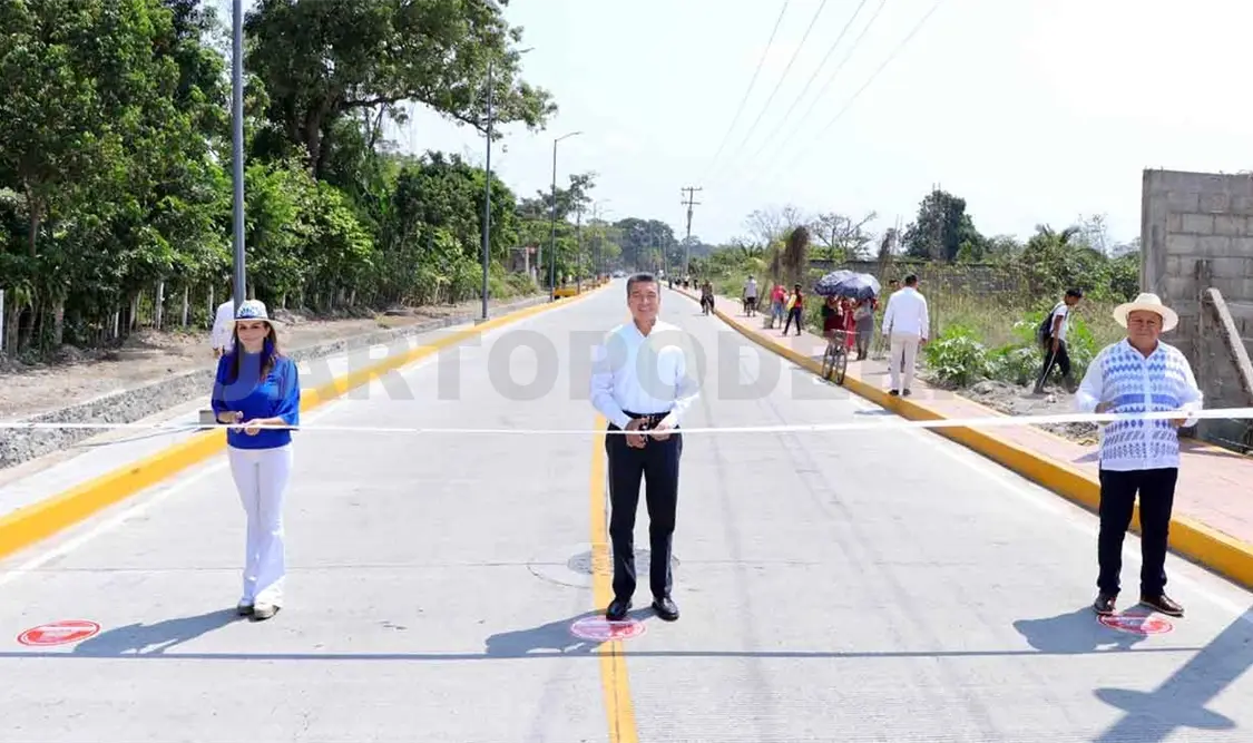 Inaugura REC pavimentación con concreto hidráulico