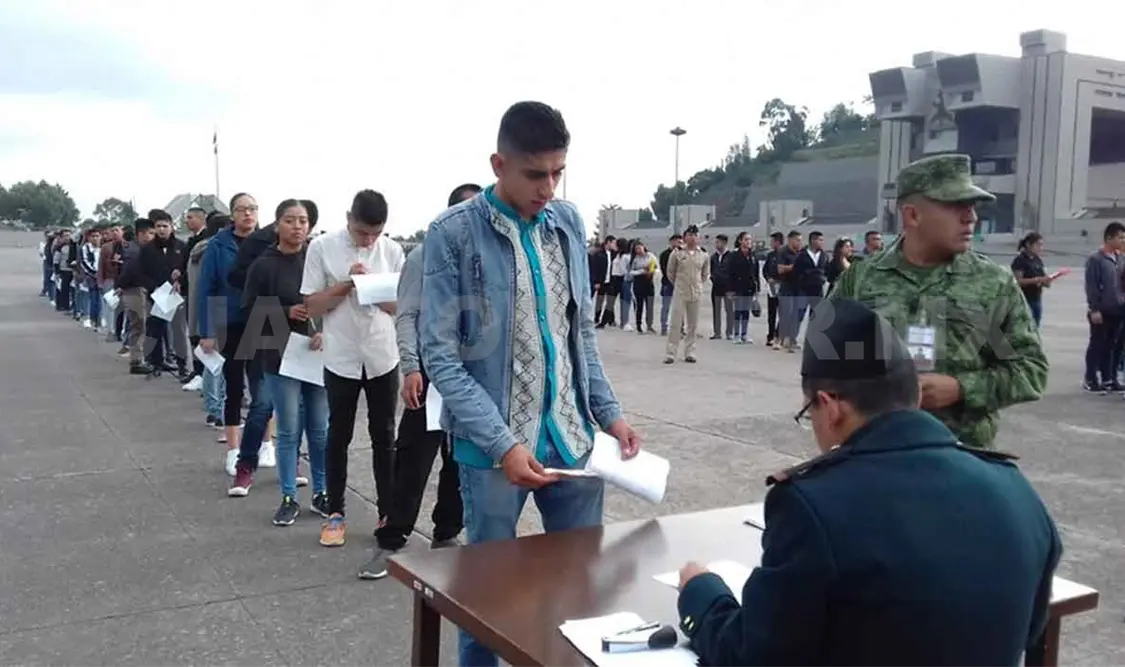 Lanza contratación de profesionales de la salud
