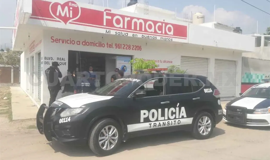 Armados asaltan financiera; se llevan vehículo y dinero