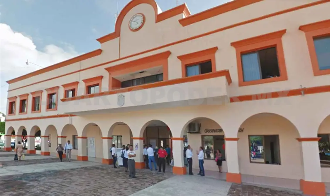 Acusan a funcionario de poner en riesgo a pobladores