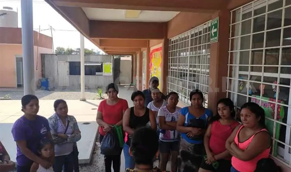 Ayudan a madres de familia con entrega de alimentos