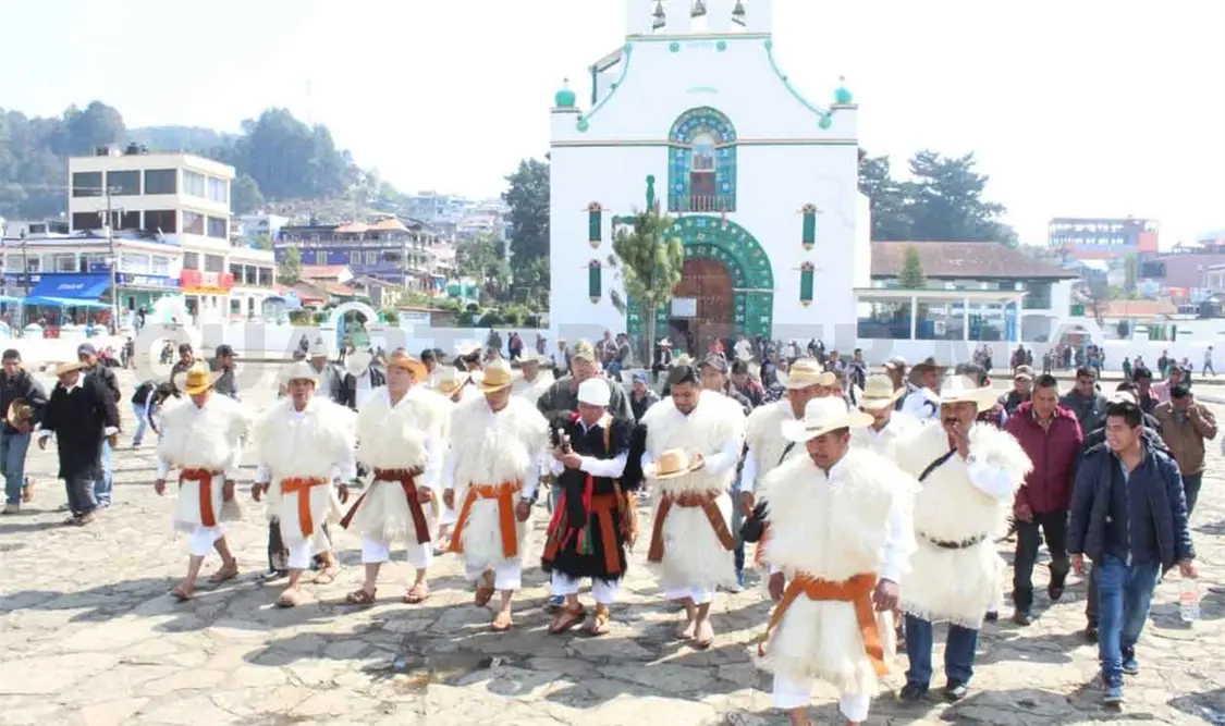 Realizan actos religiosos
