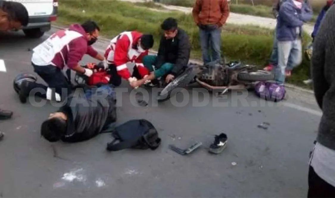 Estaquitas embiste a motociclistas