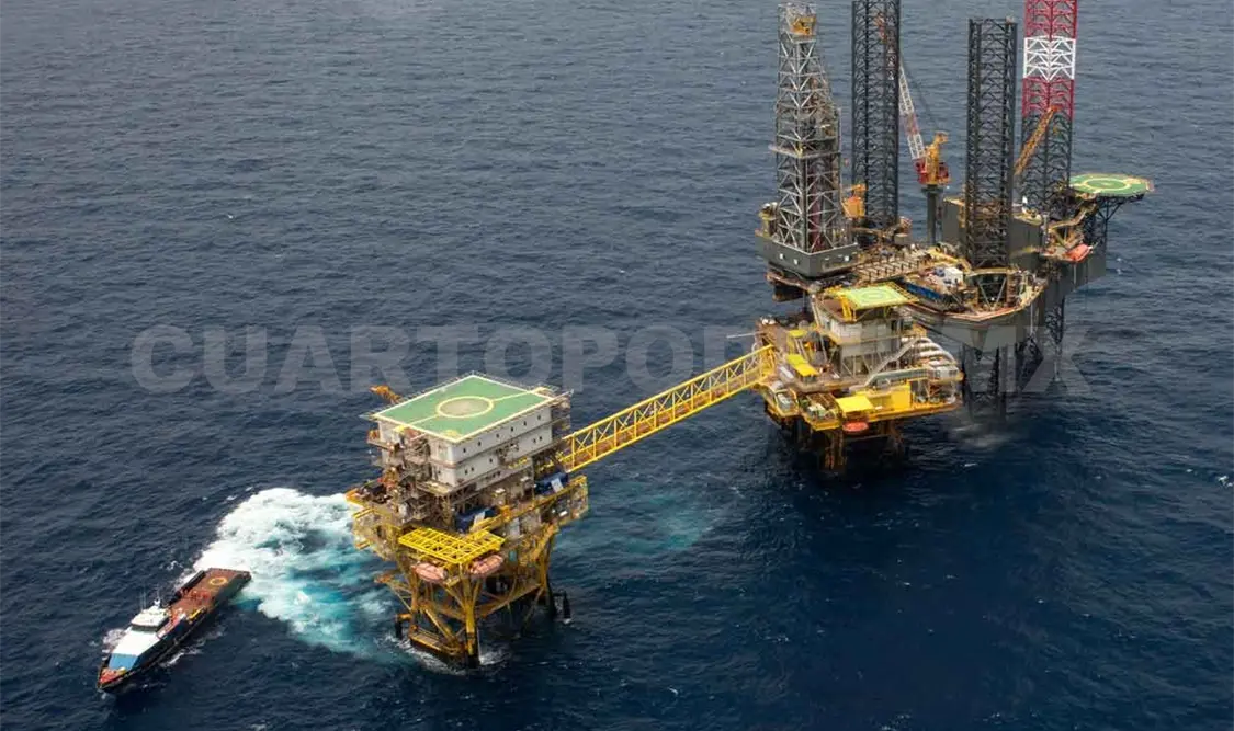 Fitch hunde más a Pemex