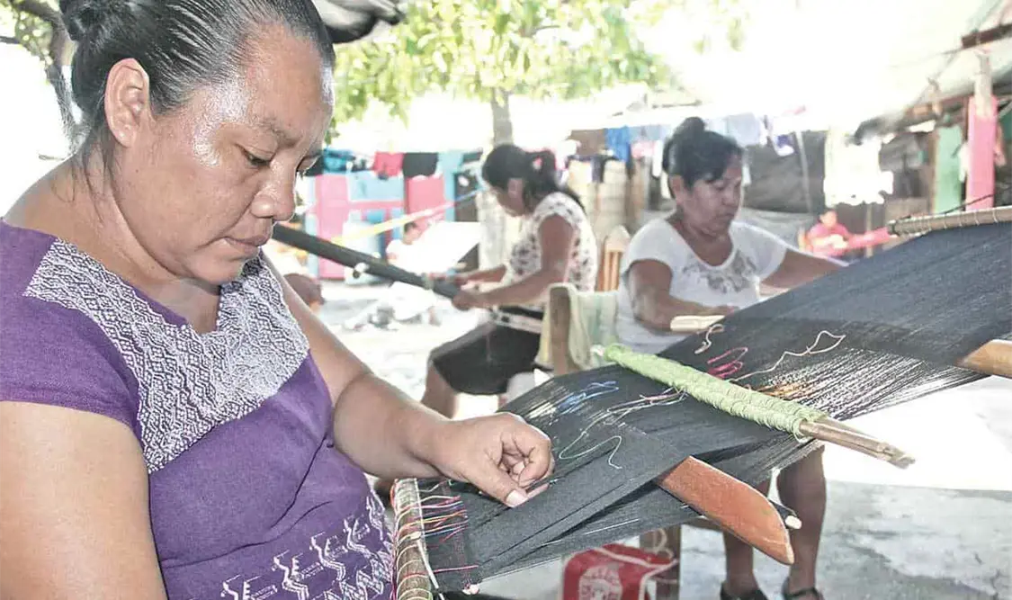 Mujeres artesanas pasan momentos difíciles