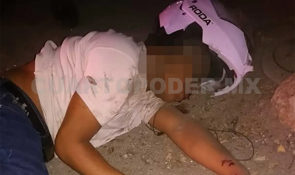 El joven motorista fue socorrido por una unidad de emergencias. Ulises López / CP