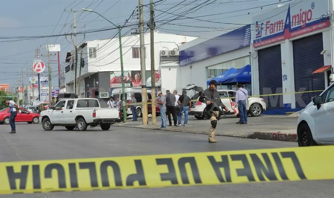 Al menos ochos disparos recibió la unidad particular; el copiloto perdió la vida instantáneamente. Ulises López / CP