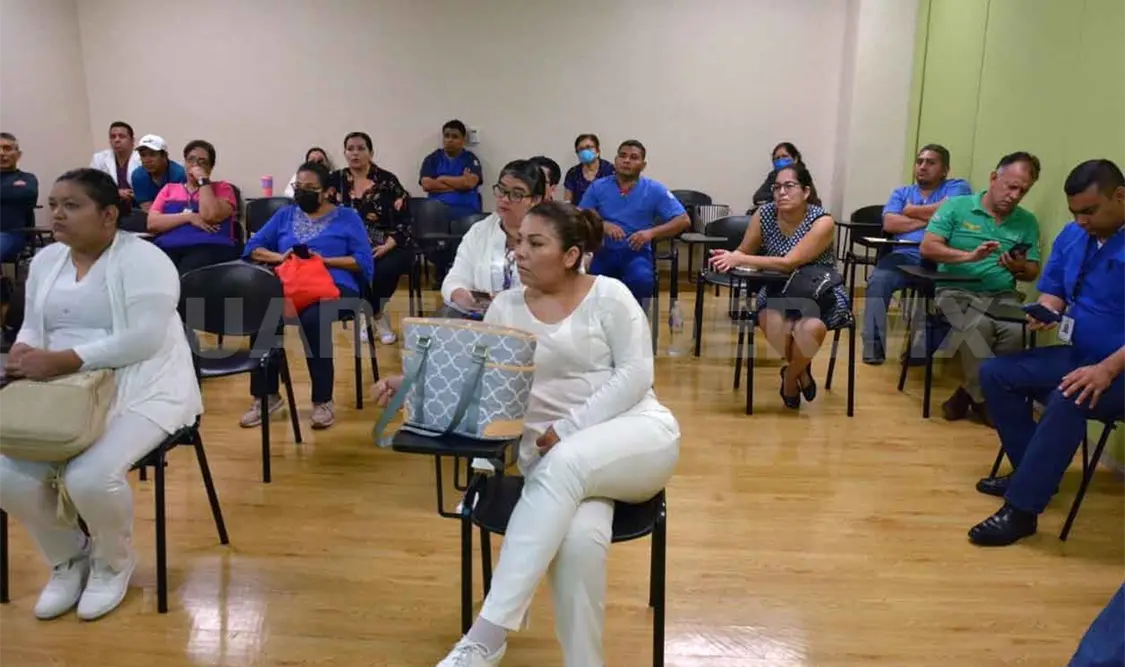Capacitan a trabajadores para prevenir contagios