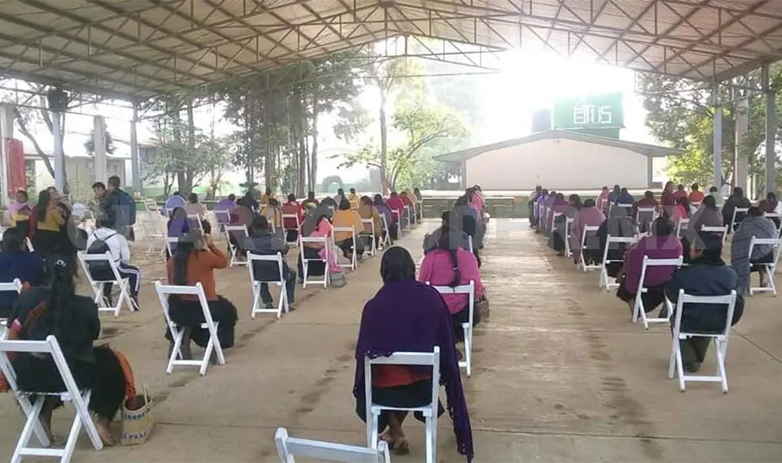 Entregan Becas Benito Juárez en Chamula