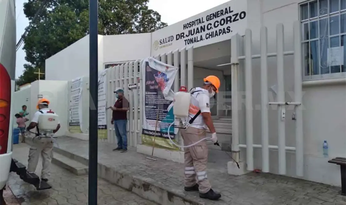 Realizan limpieza y sanitización en hospital