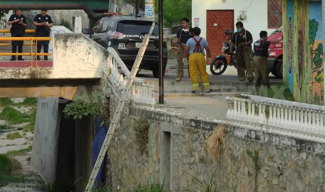 Hallan ahorcado a jovencito en puente