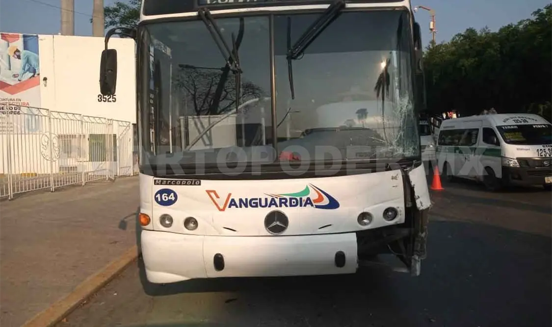 Encontronazo salda con cinco heridos