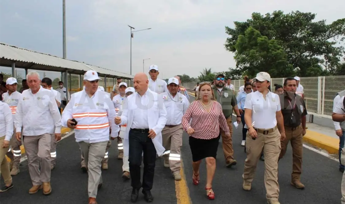 Recorrido de la autoridad de Salud junto al INM dentro de uno de los pasos migratorios. Cortesía