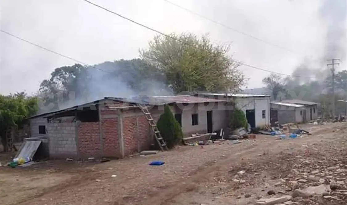Prenden fuego a viviendas por disputa de tierras
