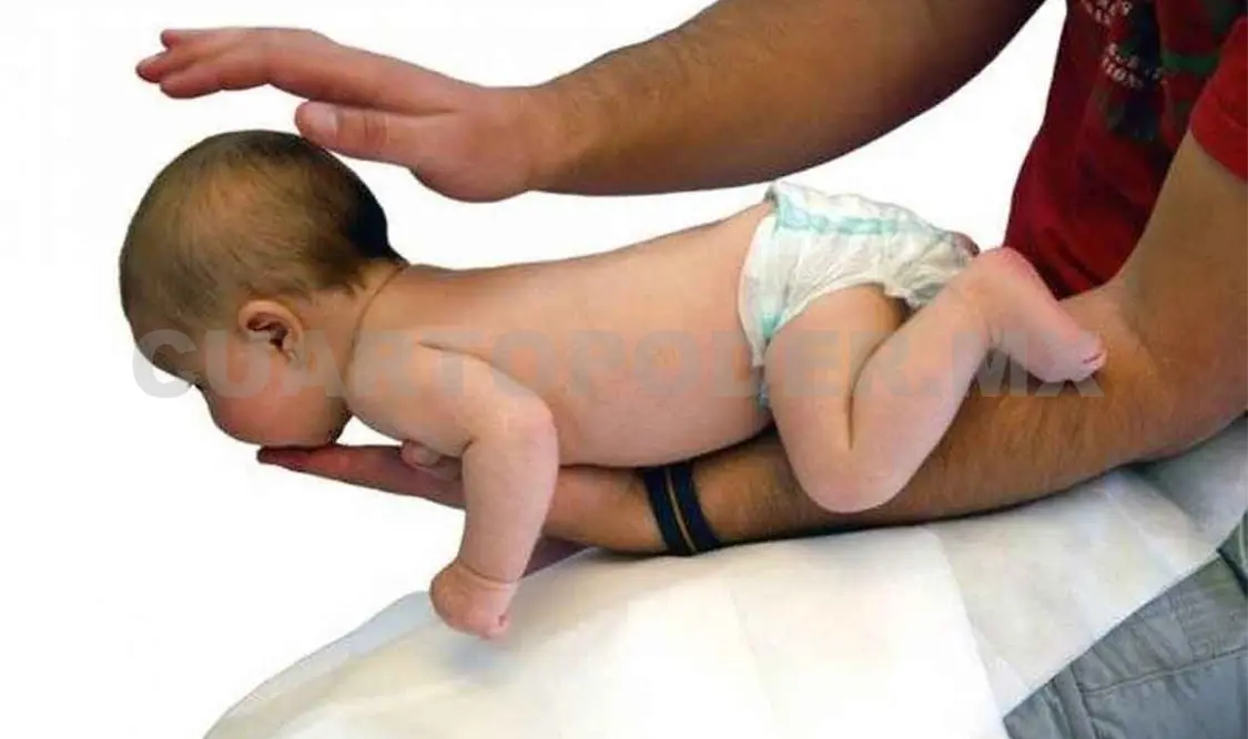 Enseñan métodos para primeros auxilios a bebés