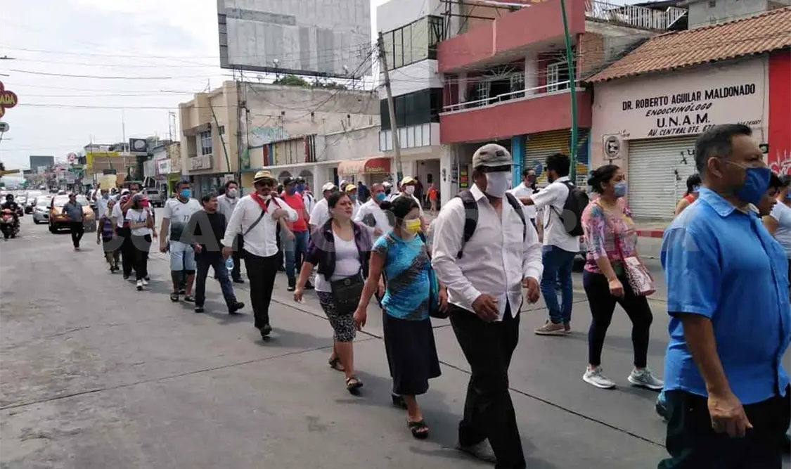 Meseros y cocineras piden apoyos por desempleo