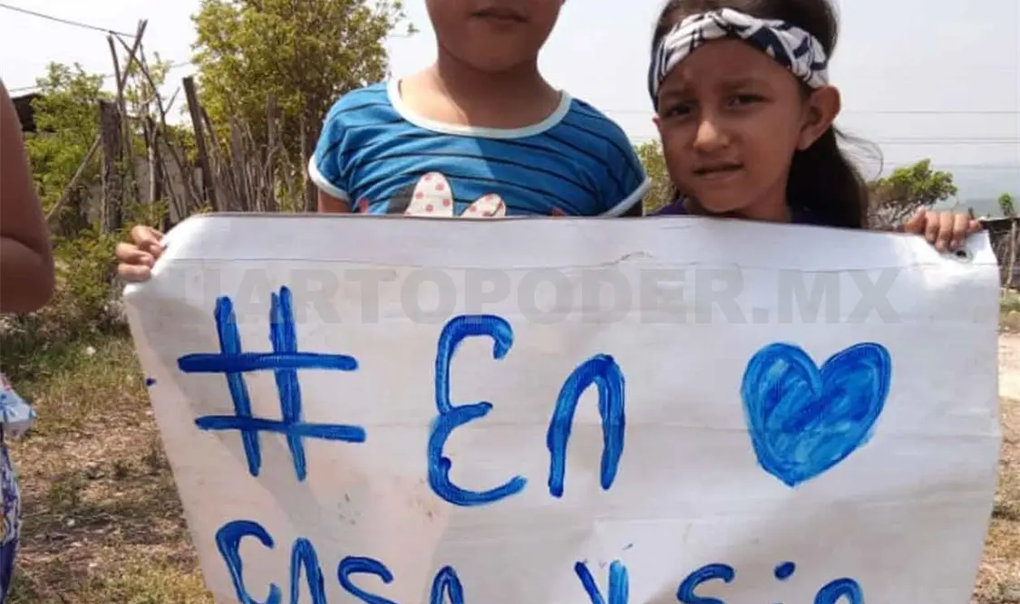 Niños cambian juguetes por ayuda alimentaria