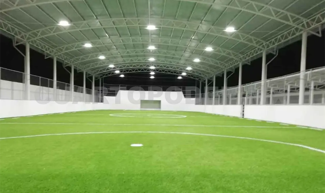 Construyen primer campo de futbol rápido