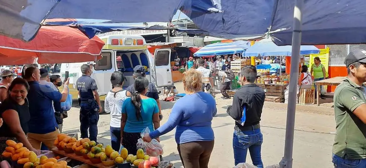 Paramédicos atienden posible caso de Covid-19