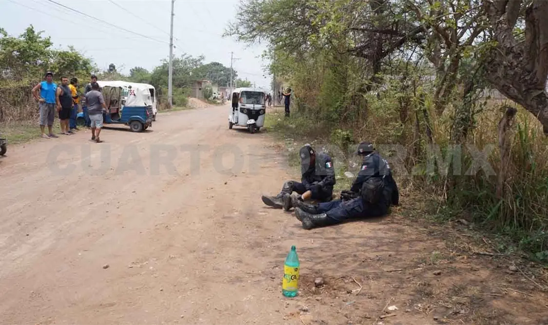 Balean a policías y hieren a dos