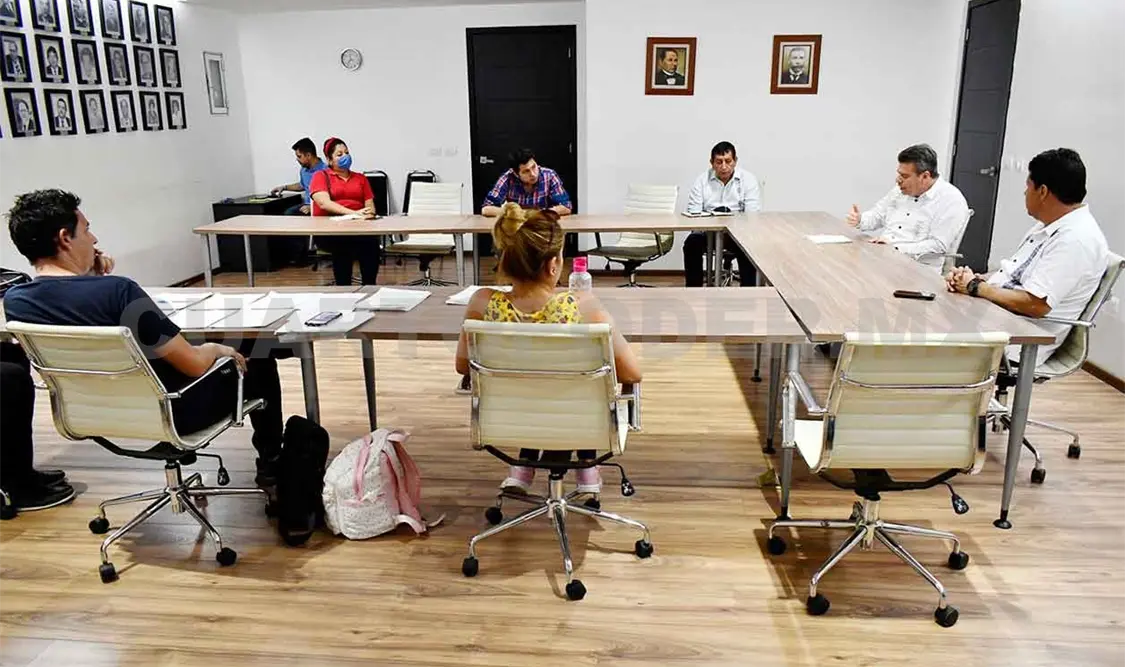 Atiende Ismael Brito a docentes acreditados