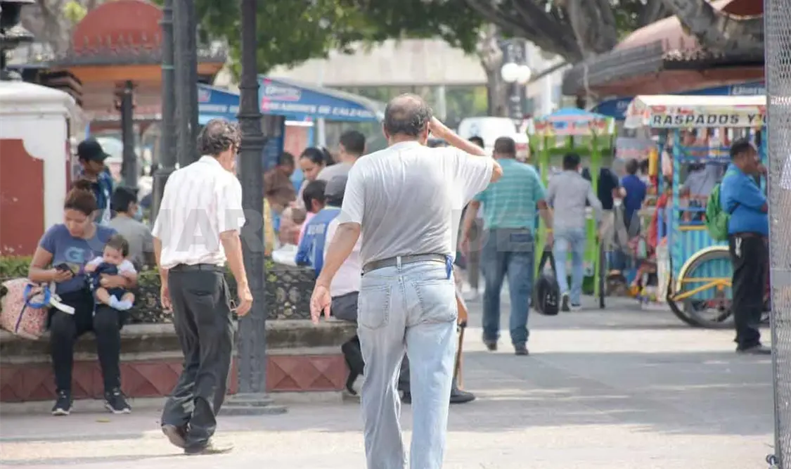 Tuxtlecos aumentan su presencia en las calles