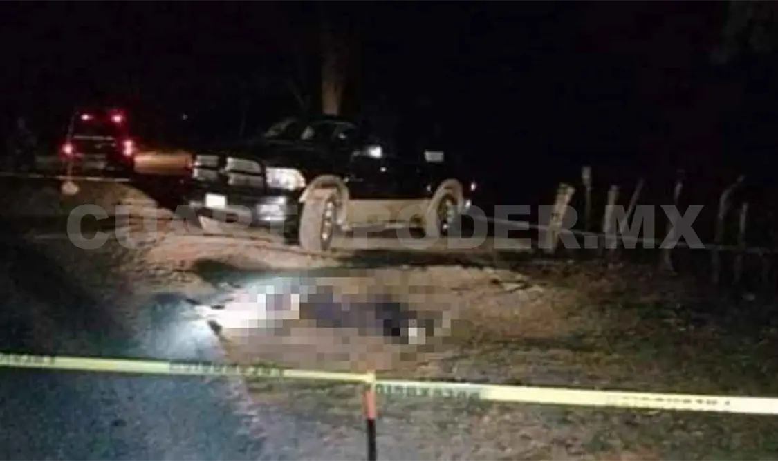 Encuentran a policía muerto en carretera