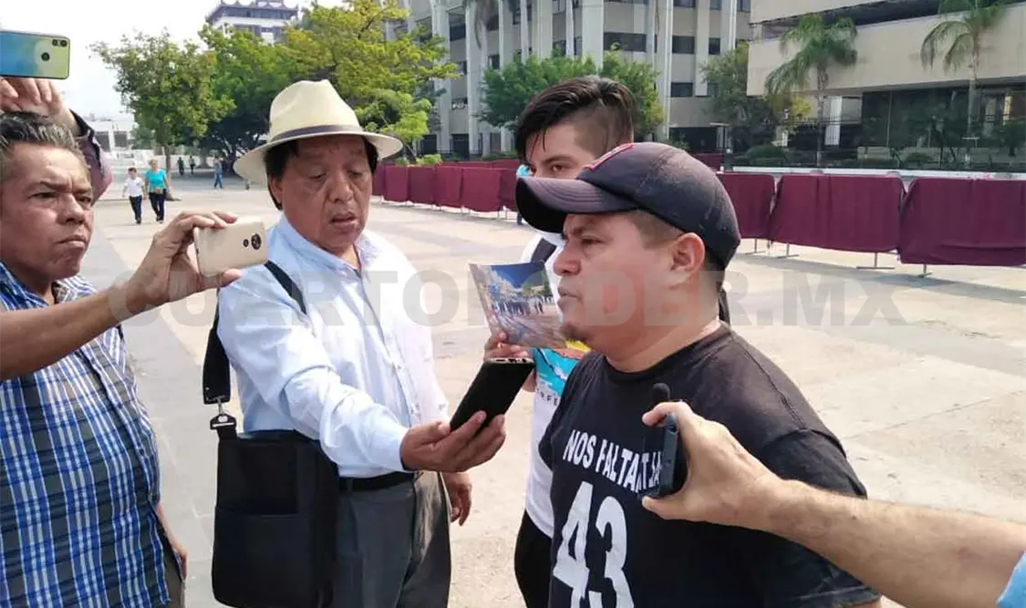 Docente desalojado pide atención a demandas