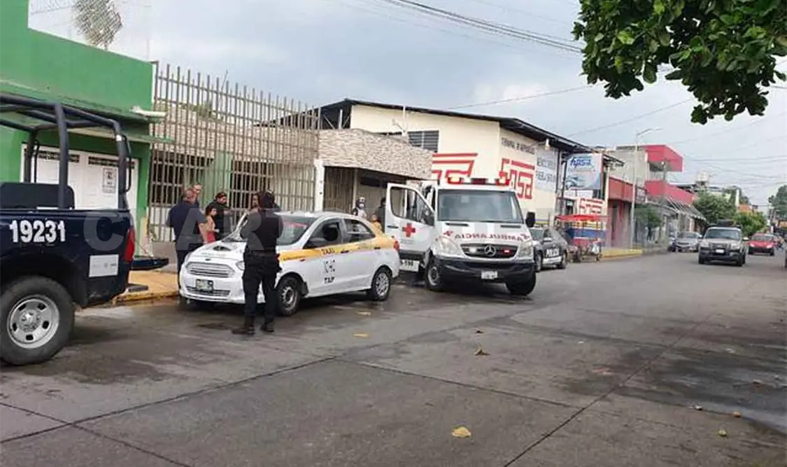 Termina herido al defender a su amiga