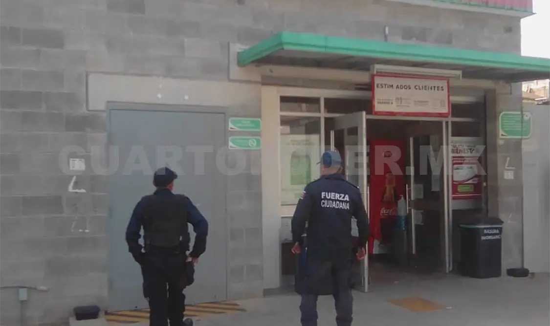 Los uniformados establecieron un operativo pie-tierra sobre las principales avenidas y algunas tiendas comerciales. CP