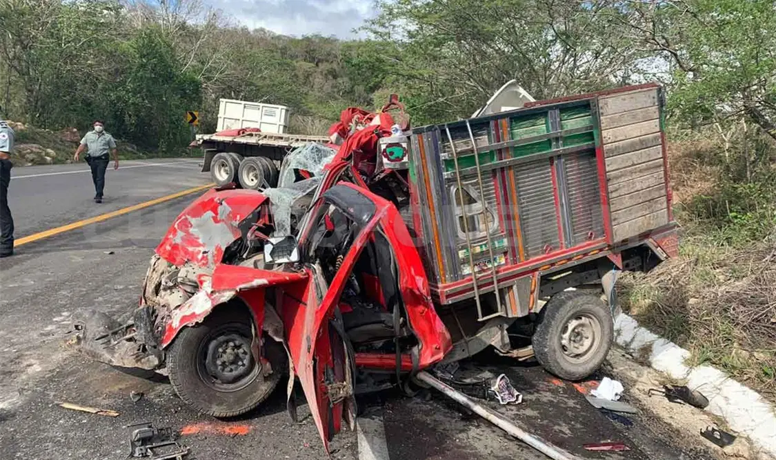 Encontronazo cobró la vida del chofer de una estaquitas